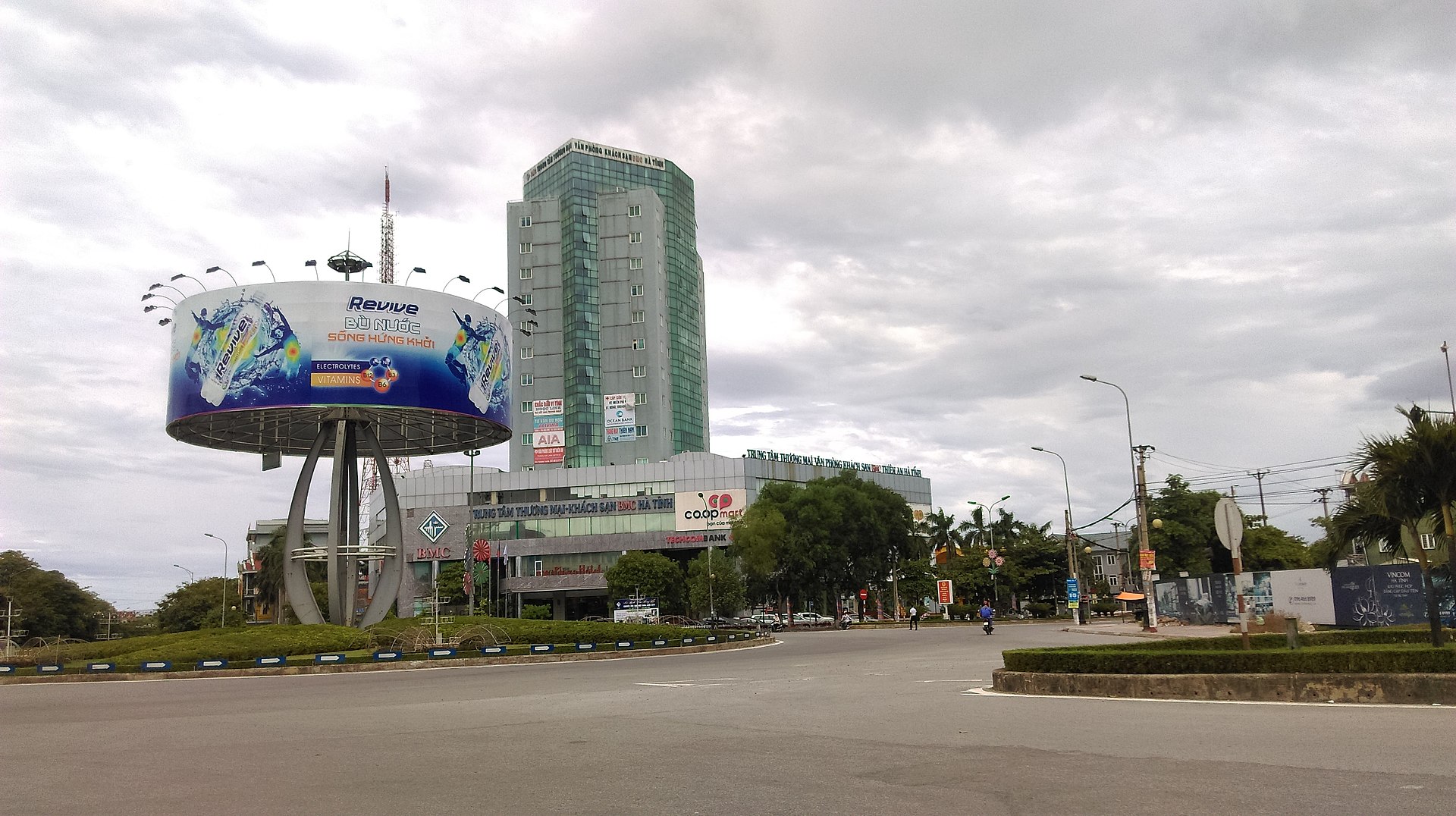 Trung Tâm Thương Mại - Thuê Xe Đi Tỉnh Hà Tĩnh